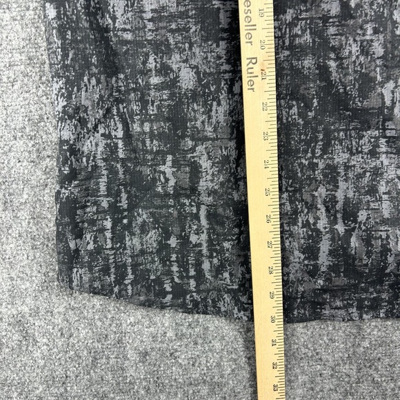 Lululemon‎ Shirt Mens Large Gray Abstract Short Sleeve Button Up Performance - Picture 7 of 7